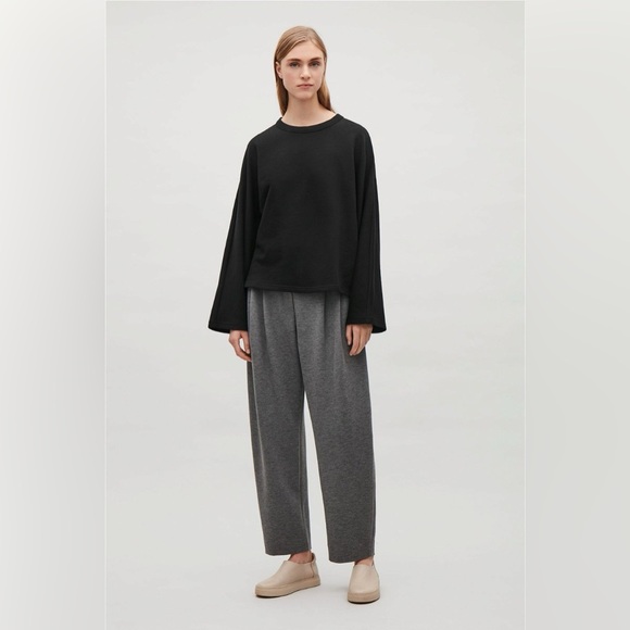 COS wide-sleeved sweatshirt - Picture 2 of 12